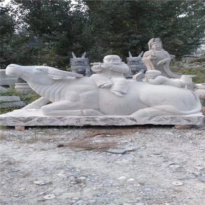 漢白玉牧童騎牛石雕，臥地上的水牛
