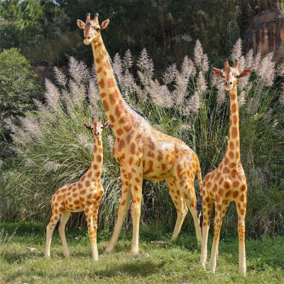 動(dòng)物園大型仿真動(dòng)物，園林玻璃鋼彩繪長(zhǎng)頸鹿