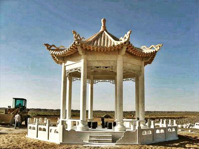 村莊園林戶(hù)外擺放漢白玉八角涼亭