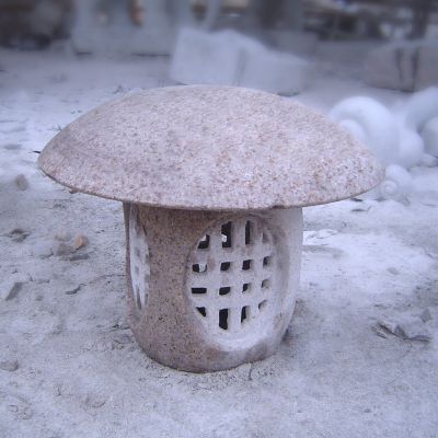 石燈籠寺廟花崗巖戶外草坪地?zé)舻窨虜[件