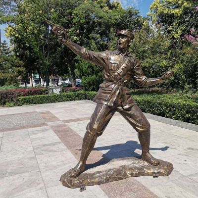 打仗的八路軍戰(zhàn)士，玻璃鋼仿銅人物像