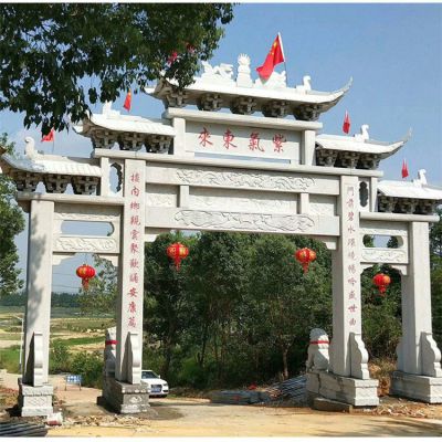 紫氣東來漢白玉牌樓，三間四柱石雕牌樓