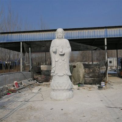 寺院景點擺放大型大理石雕刻佛像