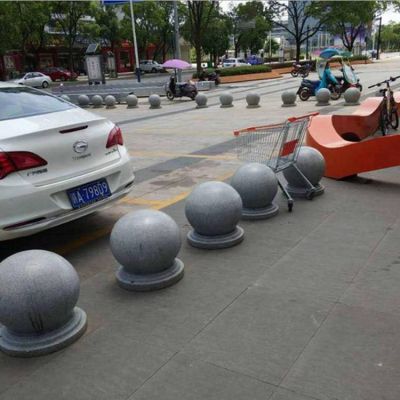 商超門(mén)口擺放天然花崗巖擋車(chē)石球