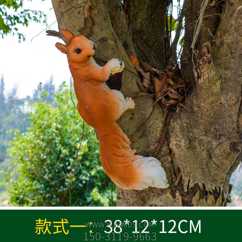 公園一只樹上玩耍的玻璃鋼松鼠雕塑 公園一只樹上玩耍的玻璃鋼松鼠雕塑