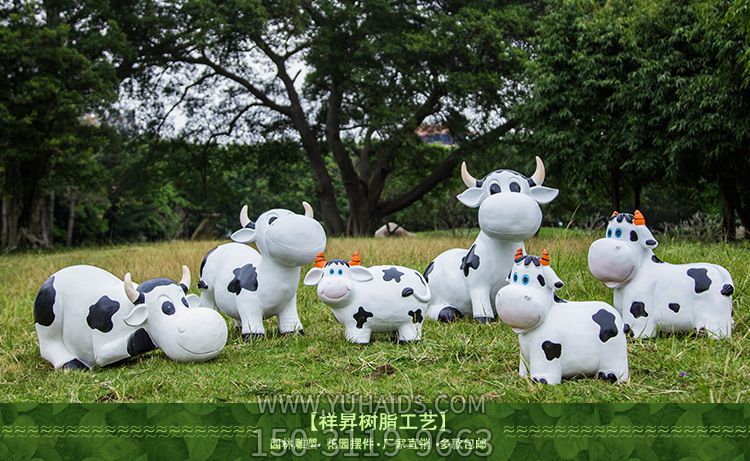 園林一群樹脂卡通牛雕塑 園林一群樹脂卡通牛雕塑